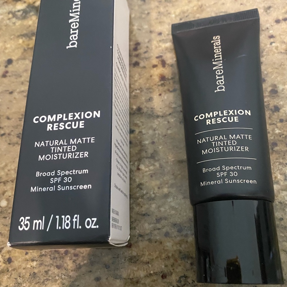 New in box bareMinerals Complexion Rescue in Dune 7.5.